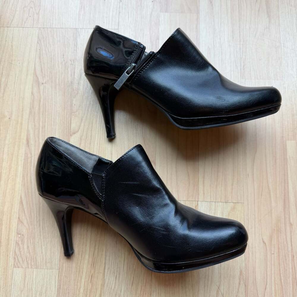 Finish listing LifeStride Velocity Black Leather and Patent Ankle Bootie High He